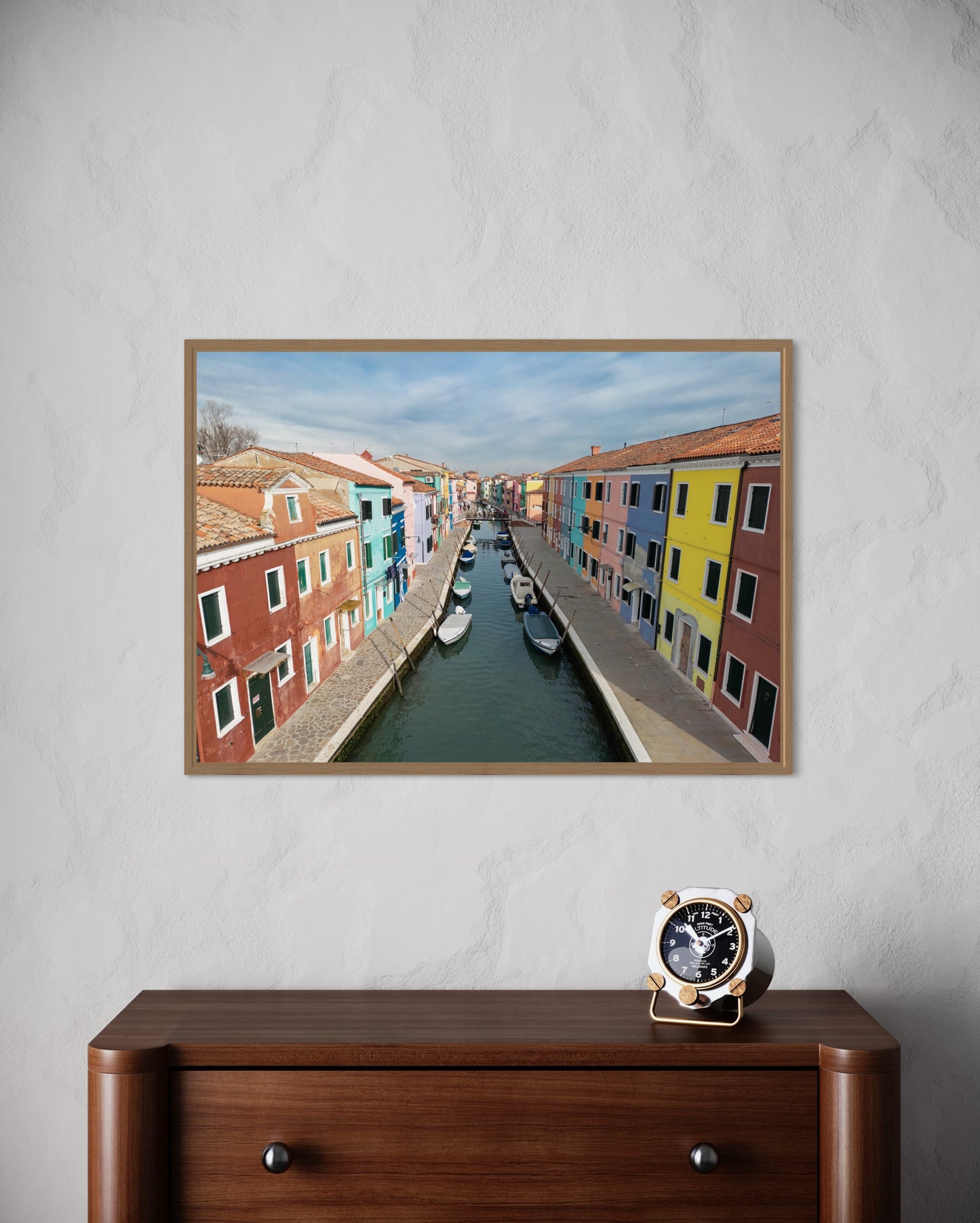 Landskabsbillede fra kanalen på Burano, Venedig. Dronebillede af landskab, natur og arkitektur trykt som plakat eller på lærred til hjemmet