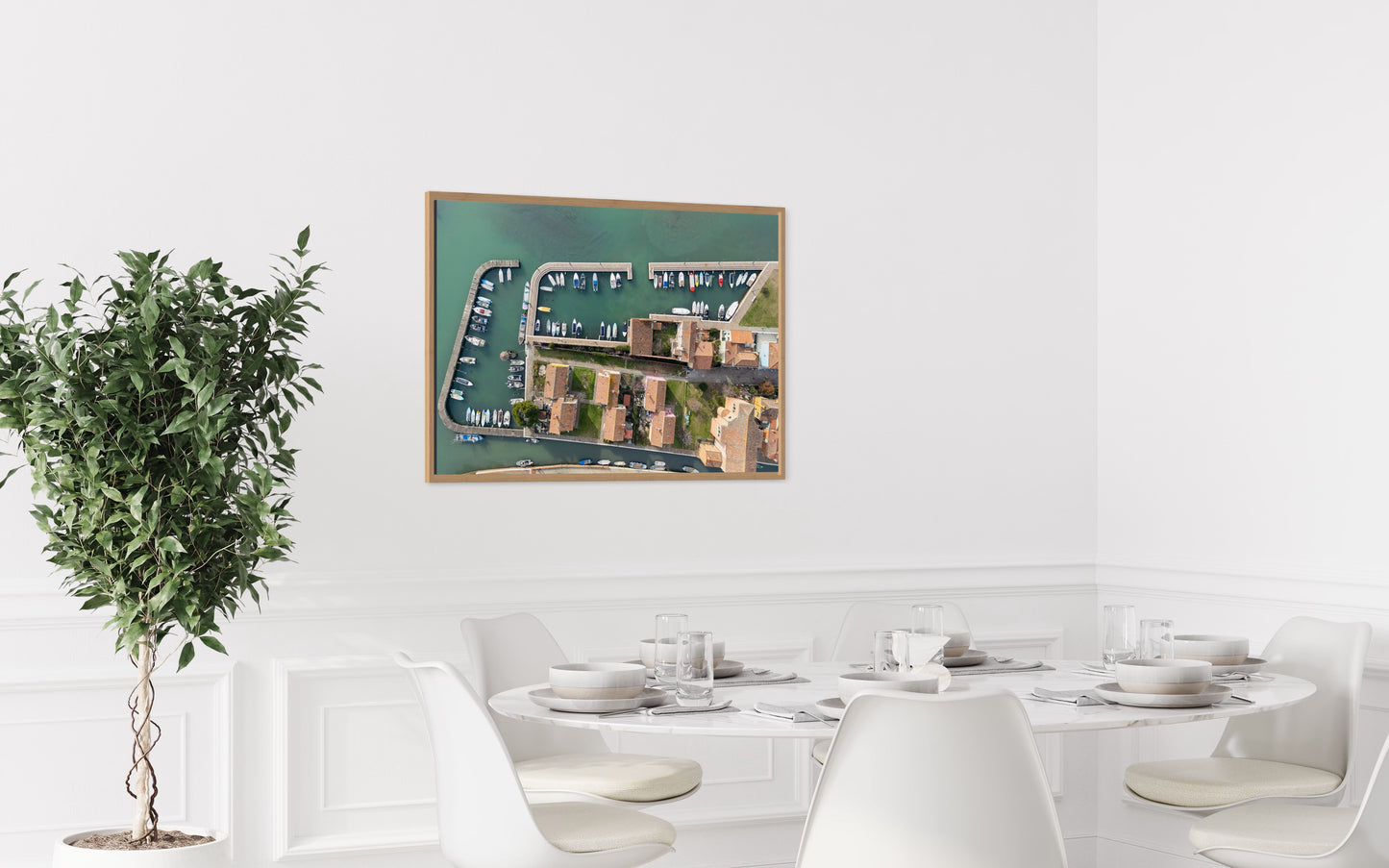 Landskabsbillede fra Burano i Venedig set fra oven. Dronebillede af landskab, natur og arkitektur trykt som plakat eller på lærred til hjemmet