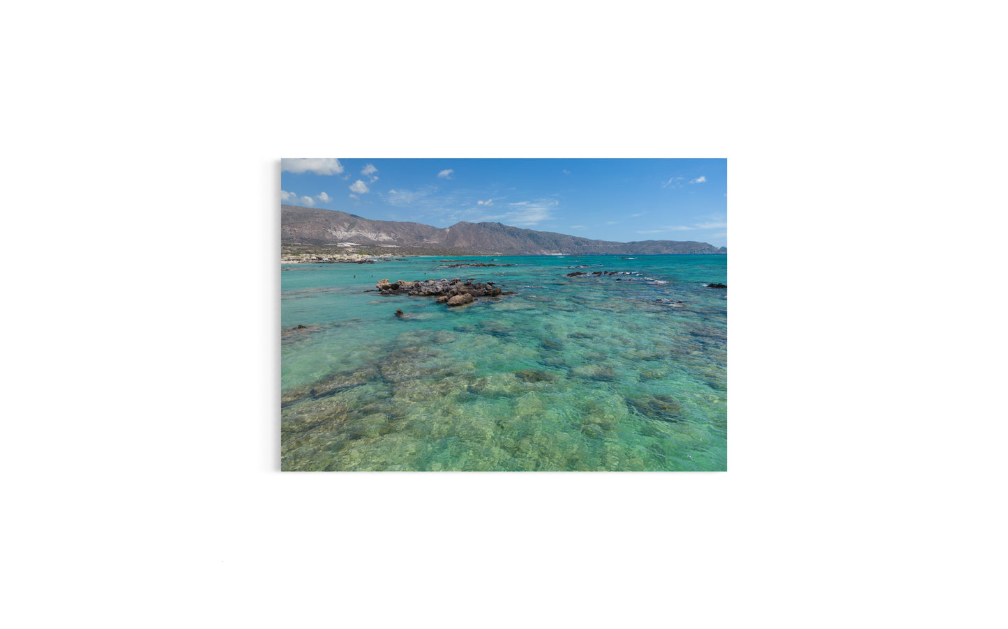 Landskabsbillede fra Elafonisi på Kreta. Dronebillede af landskab, natur og arkitektur trykt som plakat eller på lærred til hjemmet