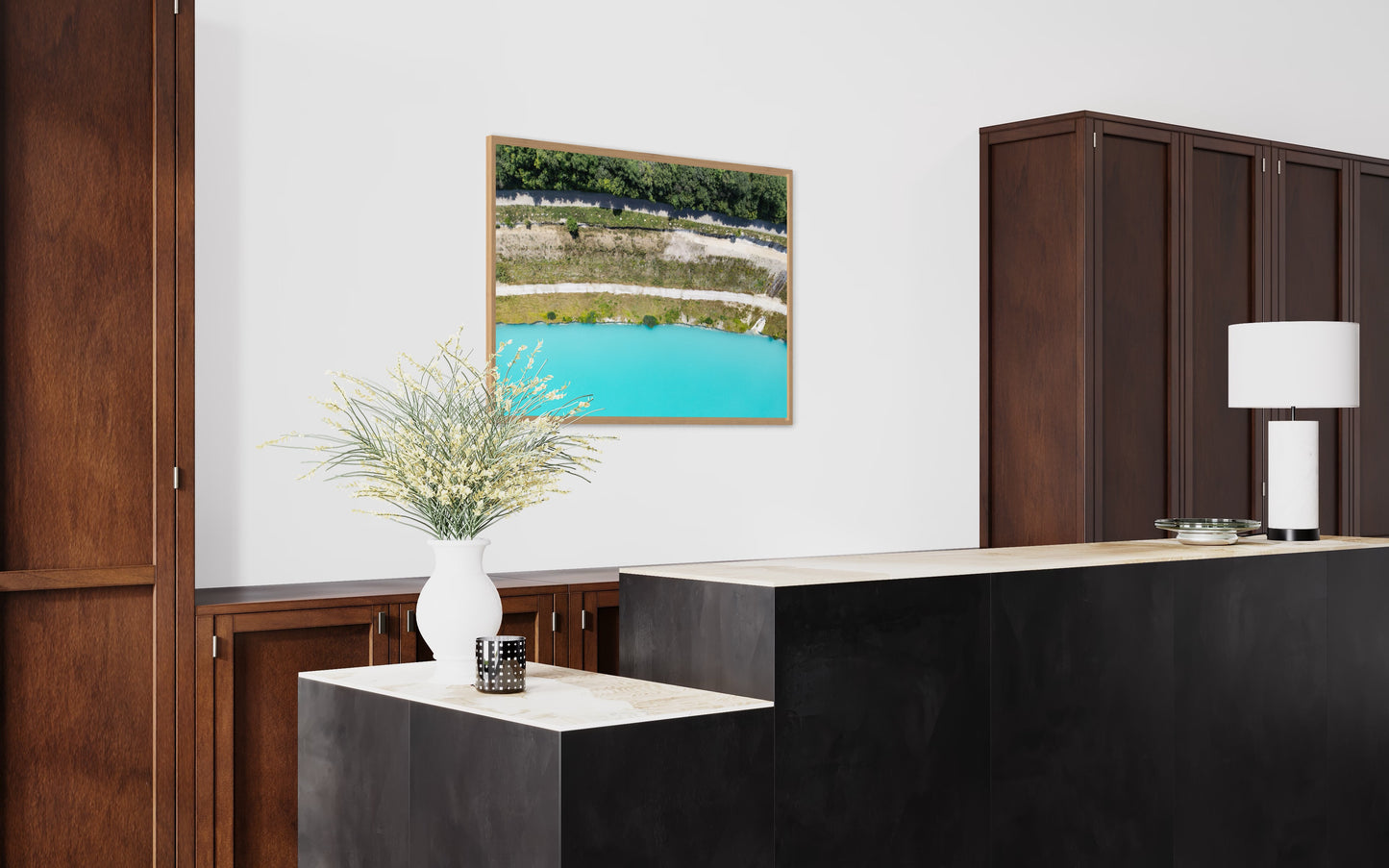 Landskabsbillede taget ved kalkminen i Aalborg. Dronebillede af landskab, natur og arkitektur trykt som plakat eller på fotolærred til hjemmet