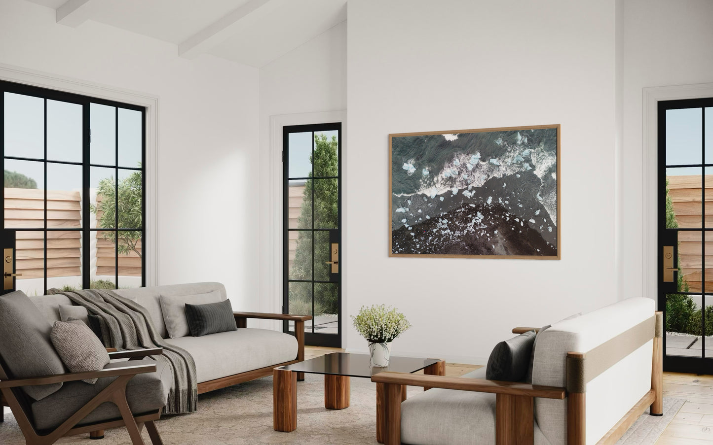 Landskabsbillede af gletcherstykker der ligger og smelter på den sorte strand på Island. Dronebillede af landskab, natur og arkitektur trykt som plakat eller på lærred til hjemmet