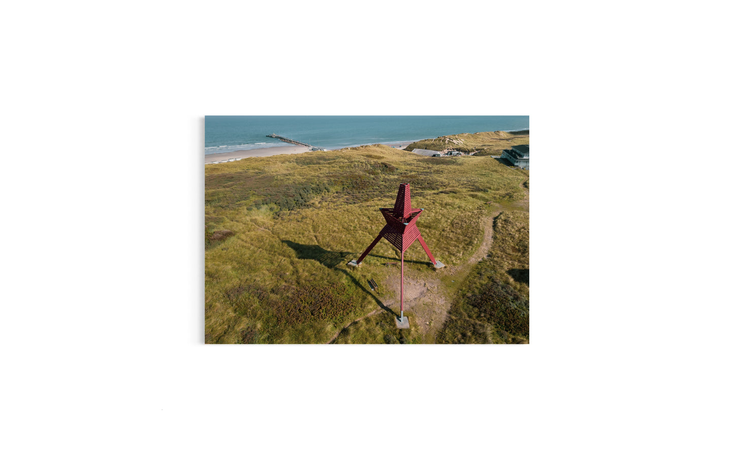 landskabsbillede af sømærket Løkkenstjernen. Dronebillede af landskab, natur og arkitektur trykt som plakat eller på lærred til hjemmet.