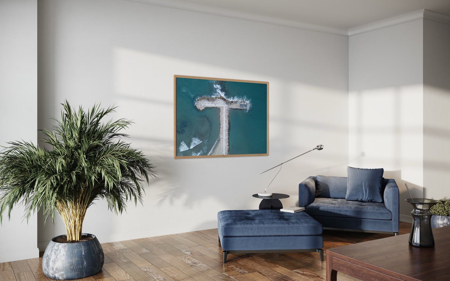 Landskabsbillede af molen i Fuengirola, Spanien. Dronebillede af landskab, natur og arkitektur trykt som plakat eller på lærred til hjemmet.