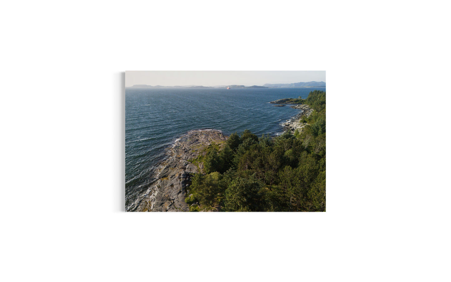 landskabsbillede fra kysten ved Stavanger i Norge. Dronebillede af landskab, natur og arkitektur trykt som plakat eller på fotolærred til hjemmet.