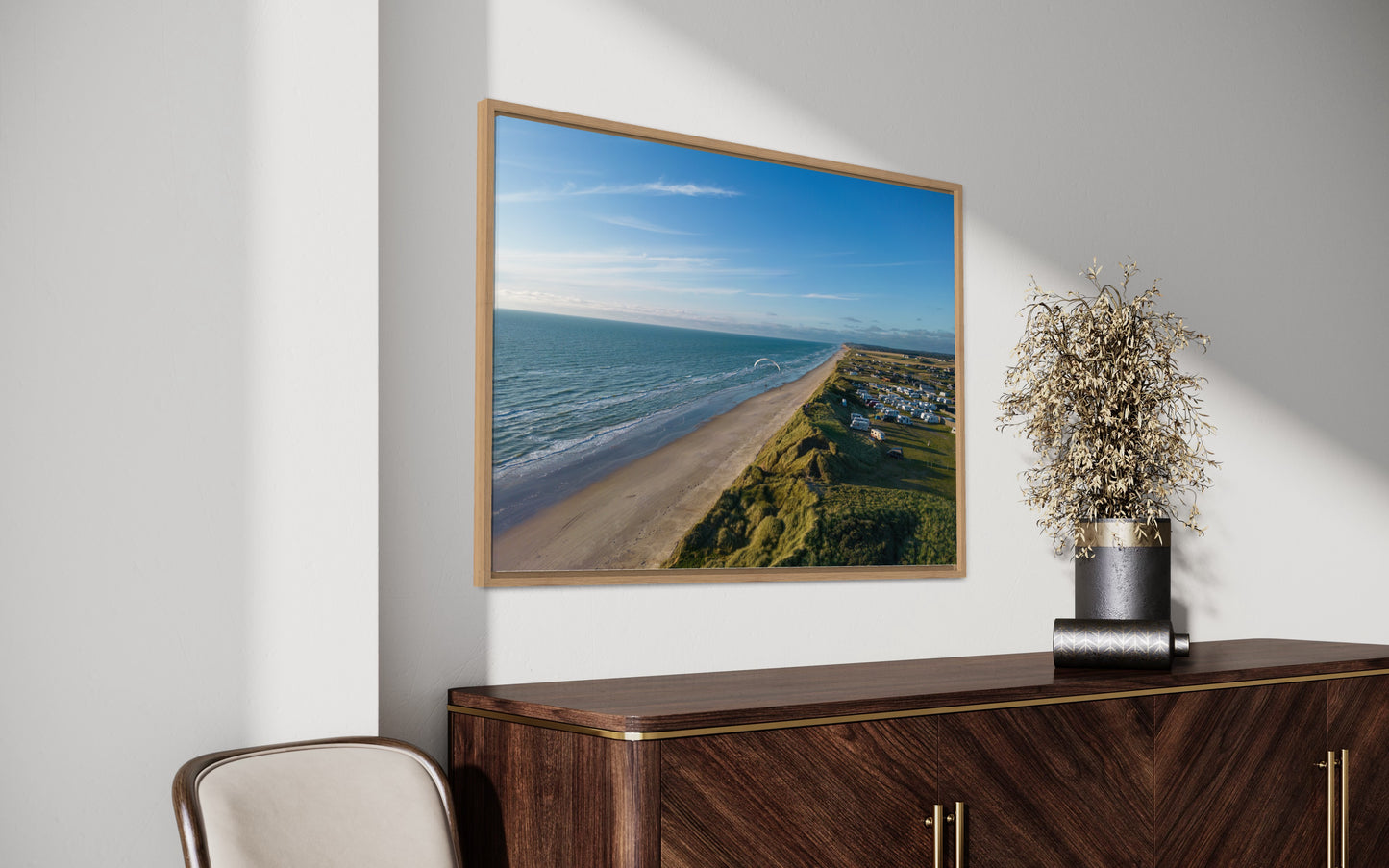 Landskabsbillede fra stranden ved Løkken. Dronebillede af landskab, natur og arkitektur trykt som plakat eller på lærred til hjemmet