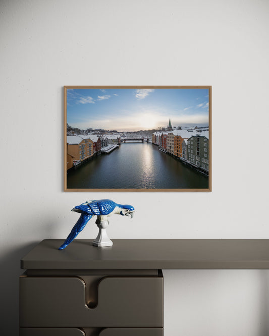landskabsbillede fra den gamle by i Trondheim. Dronebillede af landskab, natur og arkitektur trykt som plakat eller på fotolærred til hjemmet.