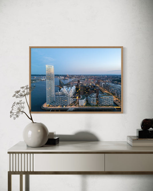 landskabsbillede af Lighthouse og Aarhus Ø. Dronebillede af landskab, natur og arkitektur trykt som plakat eller på lærred til hjemmet.