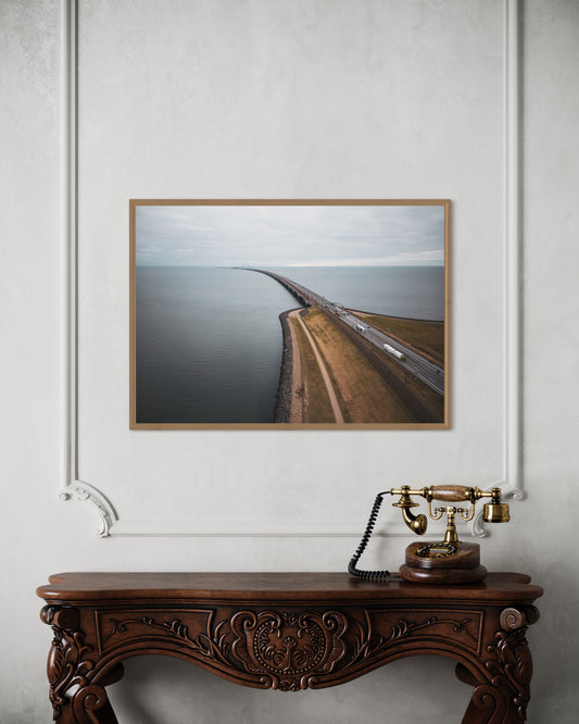 Landskabsbillede taget ved Storebæltsbroen fra Fyn. Dronebillede af landskab, natur og arkitektur trykt som plakat eller på fotolærred til hjemmet