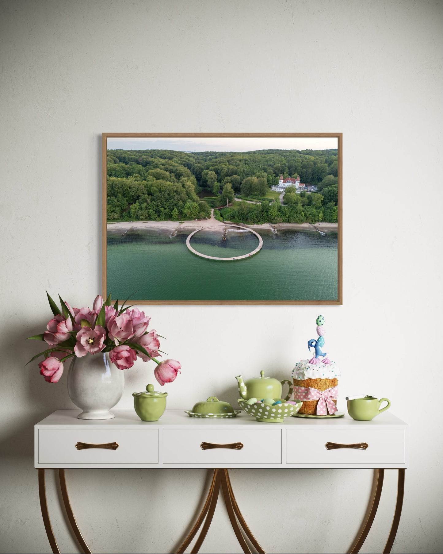 landskabsbillede fra Marselisborgskoven og den uendelige bro. Dronebillede af landskab, natur og arkitektur trykt som plakat eller på fotolærred til hjemmet. 