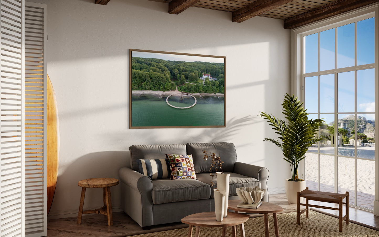 landskabsbillede fra Marselisborgskoven og den uendelige bro. Dronebillede af landskab, natur og arkitektur trykt som plakat eller på fotolærred til hjemmet. 