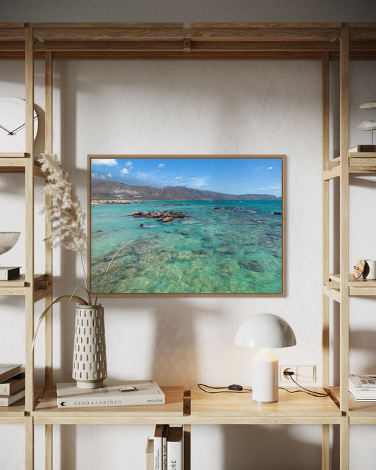Landskabsbillede fra Elafonisi på Kreta. Dronebillede af landskab, natur og arkitektur trykt som plakat eller på lærred til hjemmet