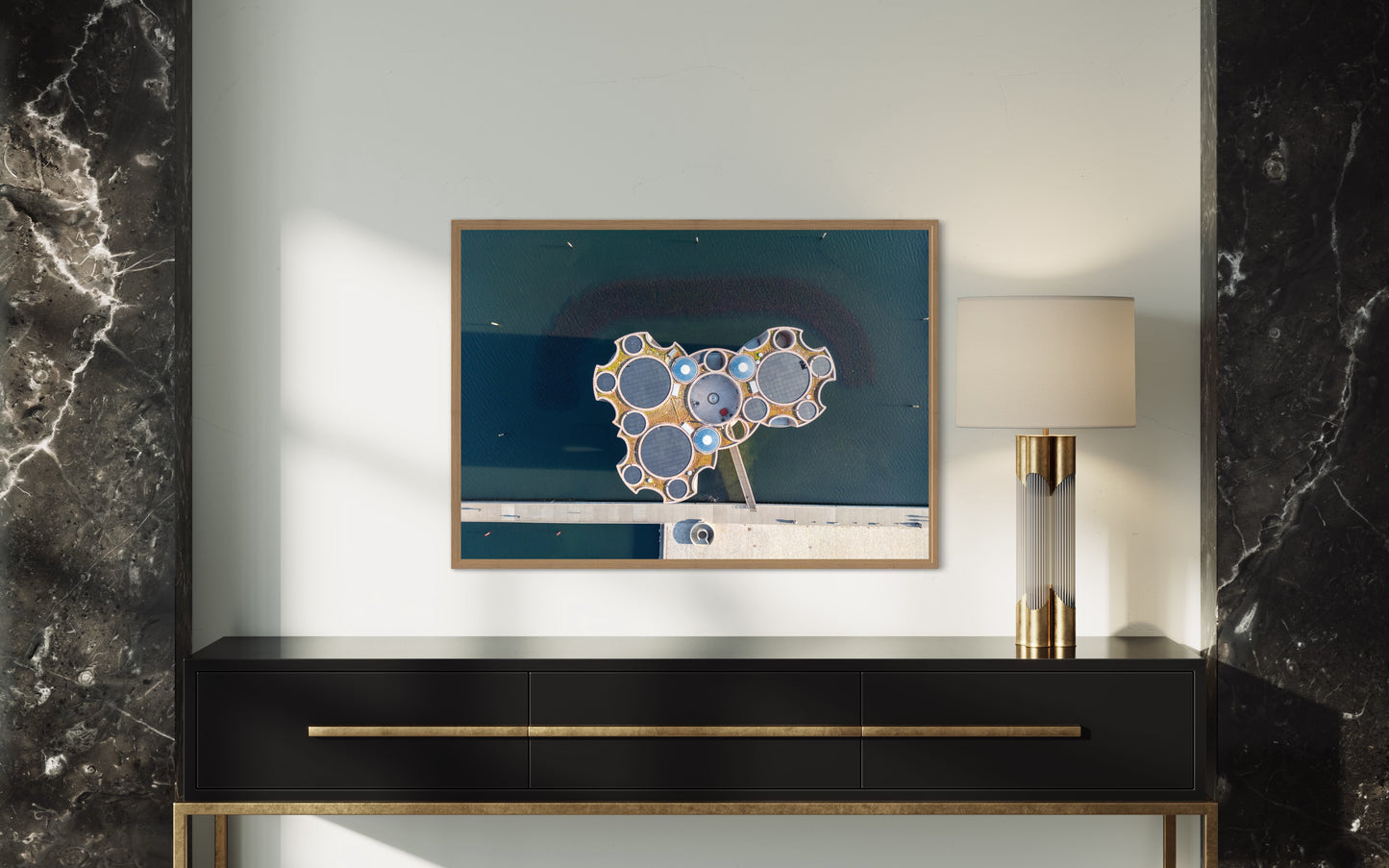 landskabsbillede Fjordenhus i Vejle. Dronebillede af landskab, natur og arkitektur trykt som plakat eller på fotolærred til hjemmet.