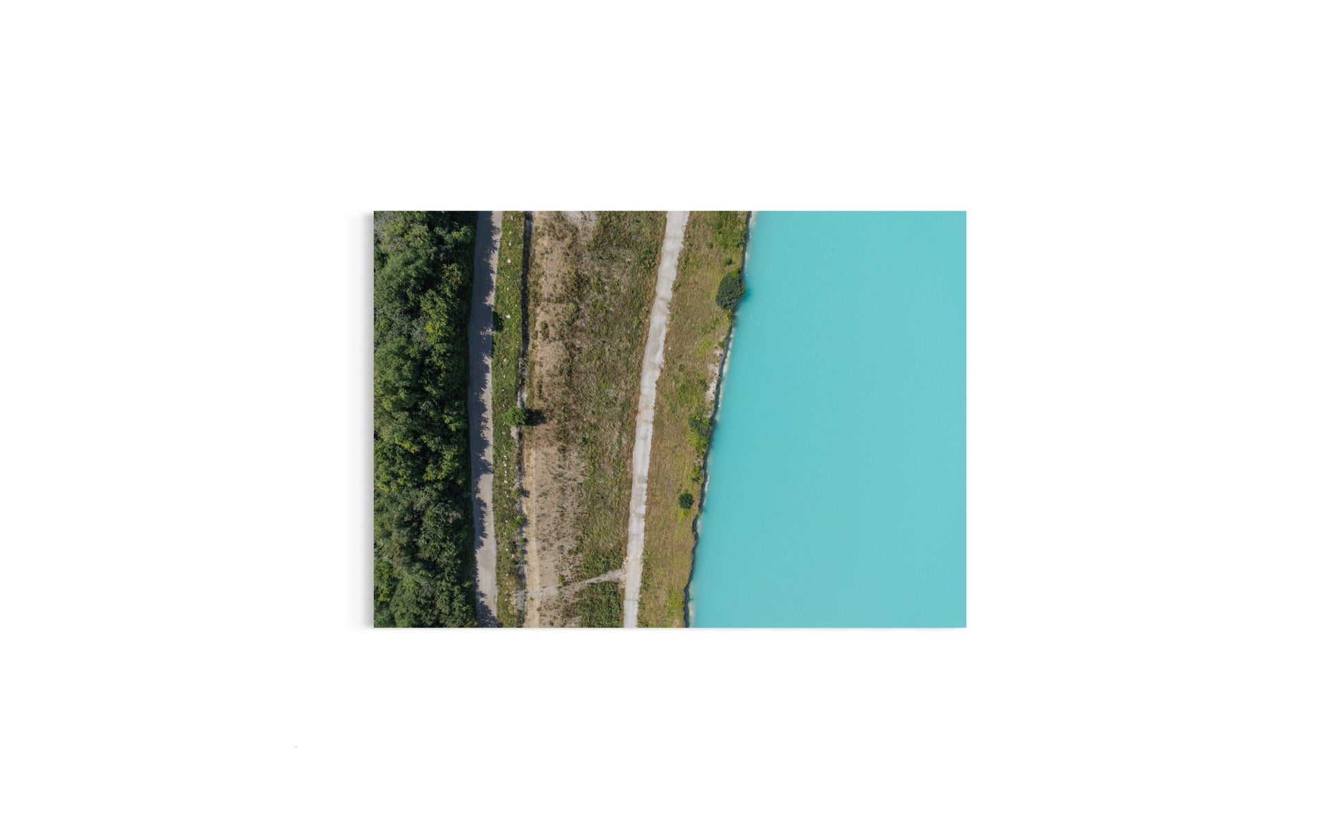 Landskabsbillede af kalkminen i Aalborg. Dronebillede af landskab, natur og arkitektur trykt som plakat eller på fotolærred til hjemmet