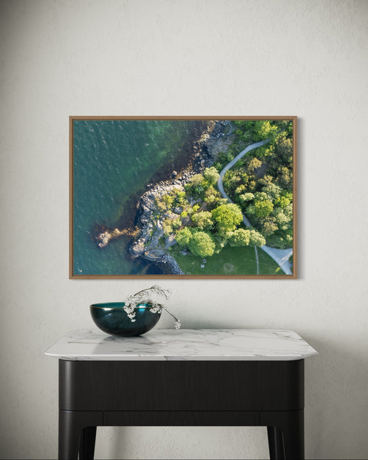 Landskabsbillede fra kysten ved Stavanger. Dronebillede af landskab, natur og arkitektur trykt som plakat eller på fotolærred til hjemmet
