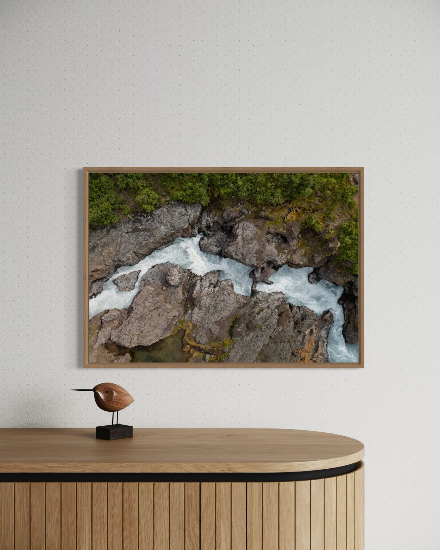 landskabsbillede af det unikke lavavandfald "Hraunfossar" på Island. Dronebillede af landskab, natur og arkitektur trykt som plakat eller på lærred til hjemmet.