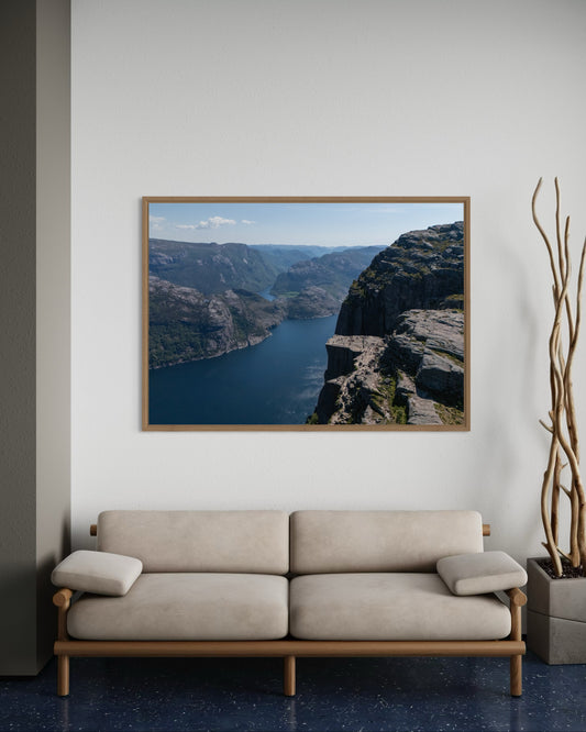 landskabsbillede taget over Preidkestolen plateau ved Lysefjorden i Norge. Dronebillede af landskab, natur og arkitektur trykt som plakat eller på fotolærred til hjemmet.