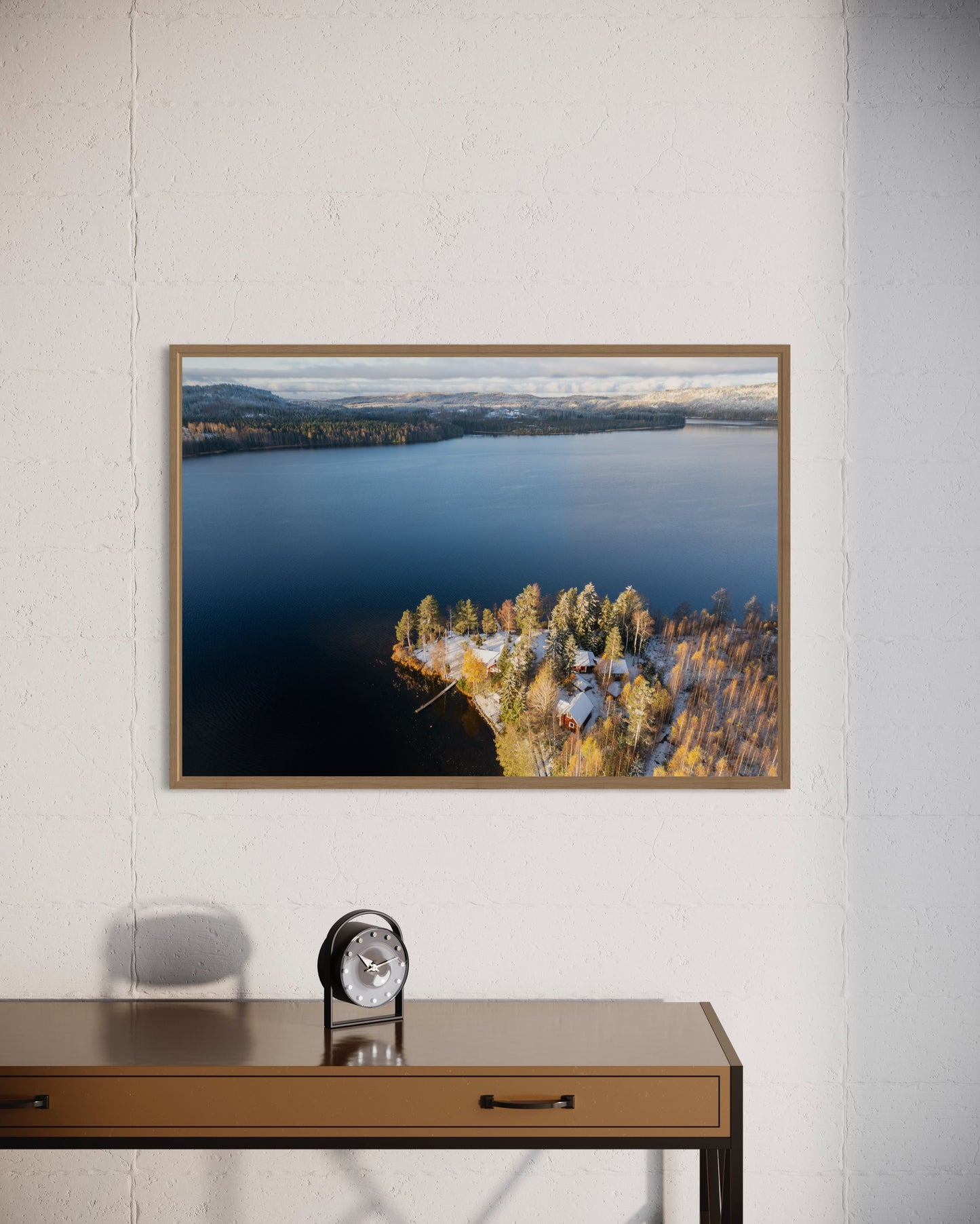 Landskabsbillede taget ved Åmål, i Sverige,i vinterhvid beklædning. Dronebillede af landskab, natur og arkitektur trykt som plakat eller på fotolærred til hjemmet