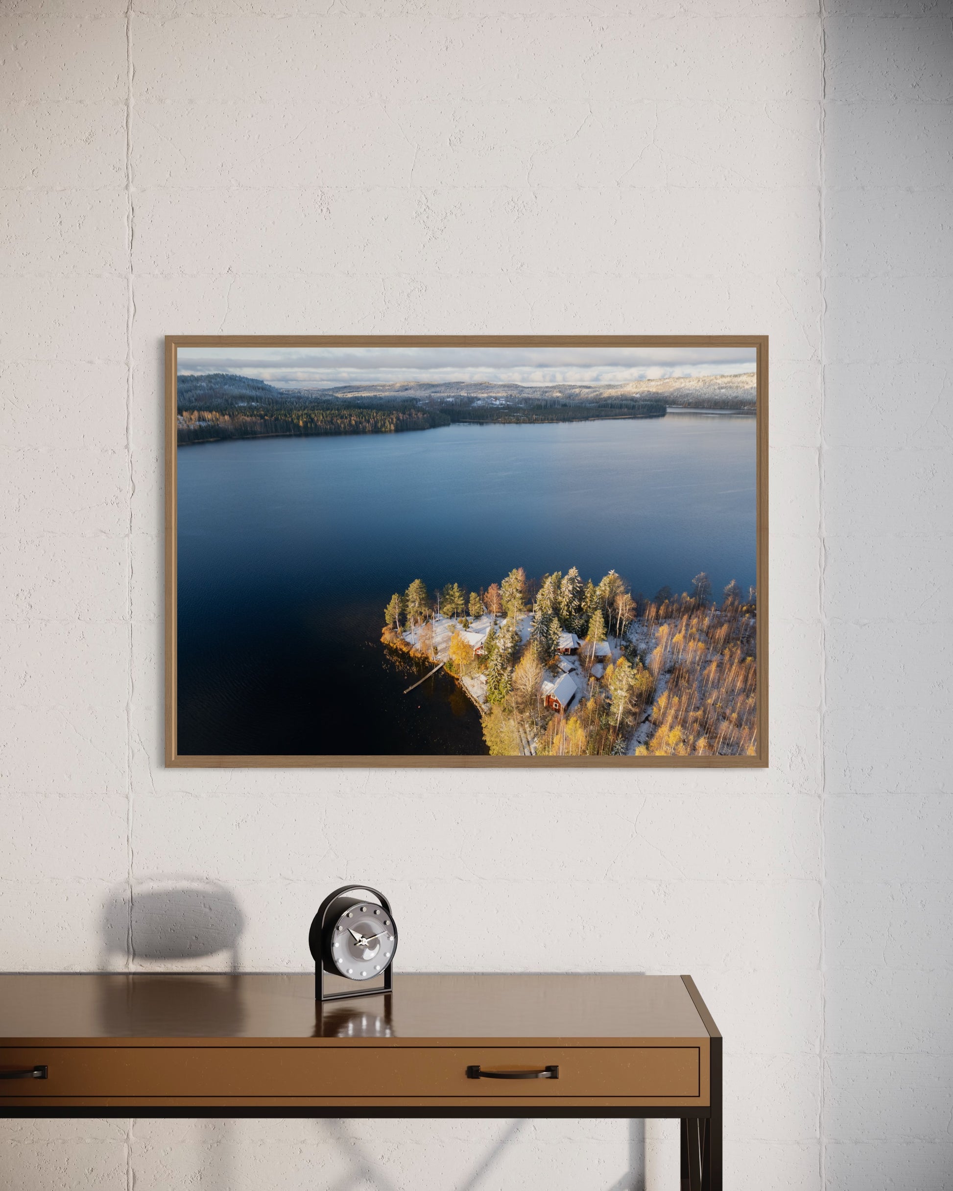Landskabsbillede taget ved Åmål, i Sverige,i vinterhvid beklædning. Dronebillede af landskab, natur og arkitektur trykt som plakat eller på fotolærred til hjemmet