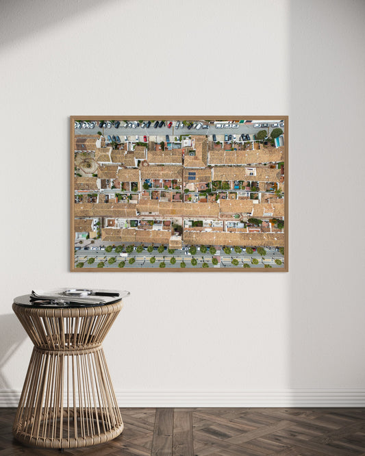 Landskabsbillede taget i Fuengirola i Spanien. Dronebillede af landskab, natur og arkitektur trykt som plakat eller på fotolærred til hjemmet
