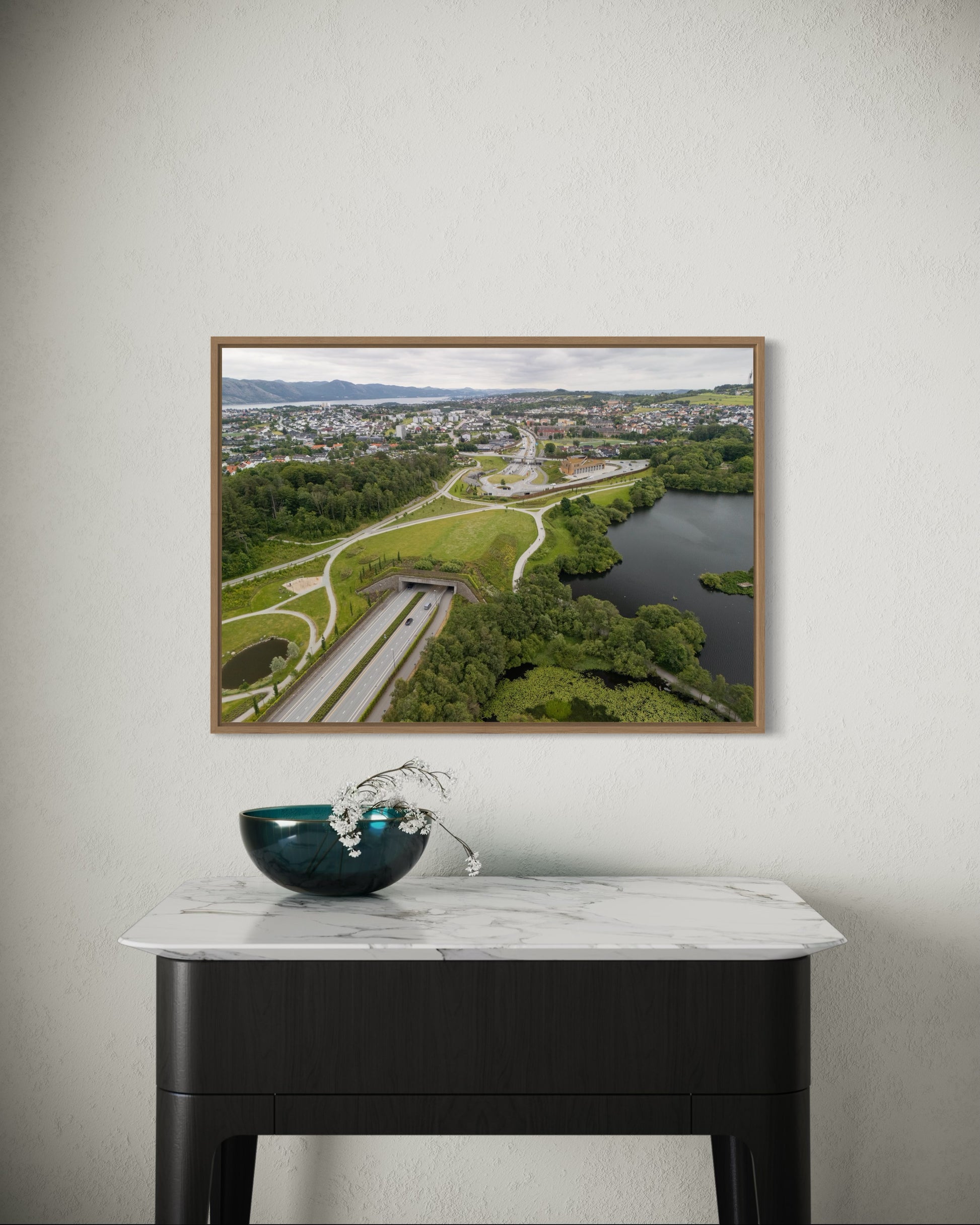 landskabsbillede fra Stavanger i Norge. Dronebillede af landskab, natur og arkitektur trykt som plakat eller på fotolærred til hjemmet. 